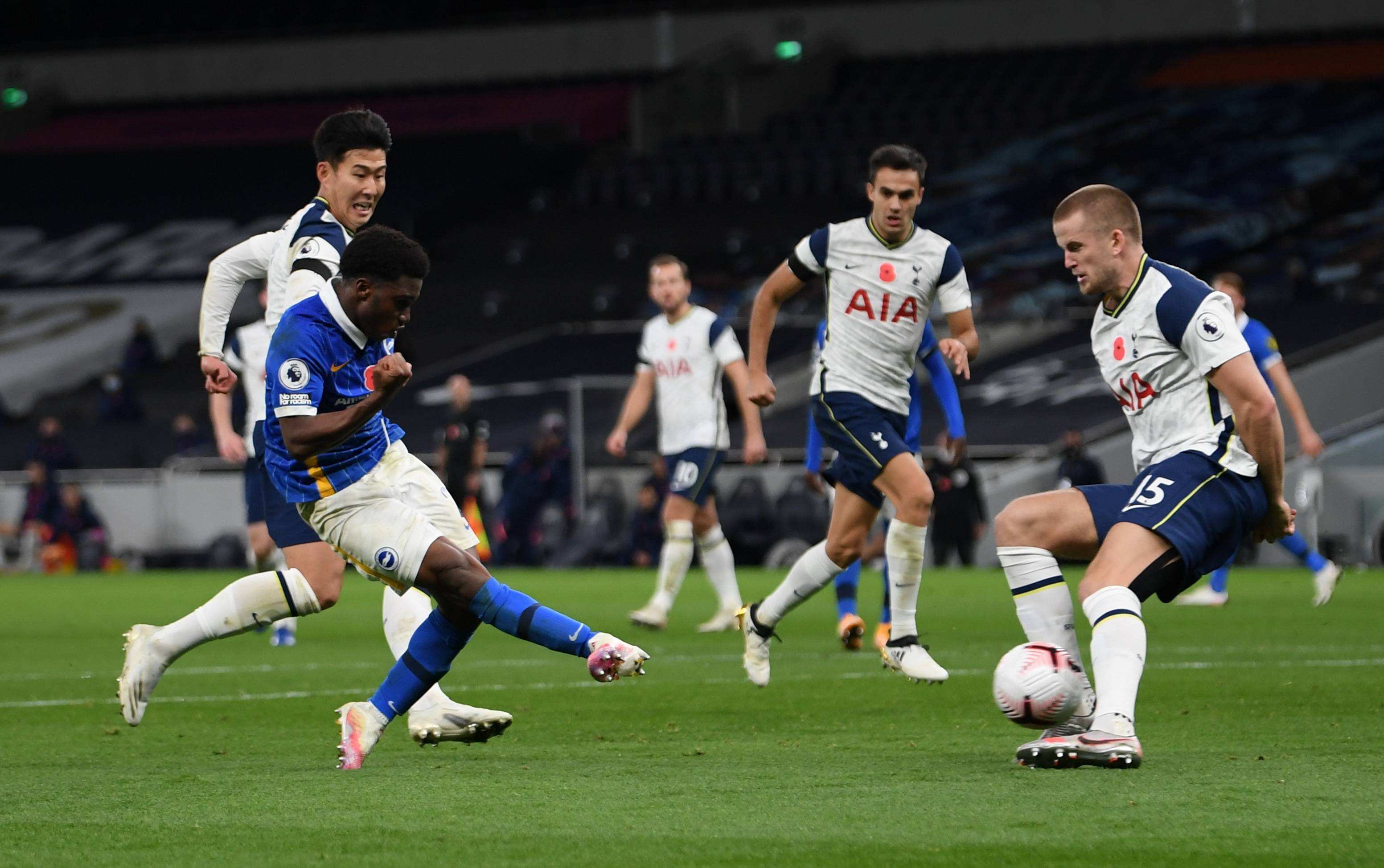 邵佳一谈成为国足主帅：正在家看电脑突然收到700多条信息（邵佳一谈挂帅国足：在家看电脑时突收七百多条消息）