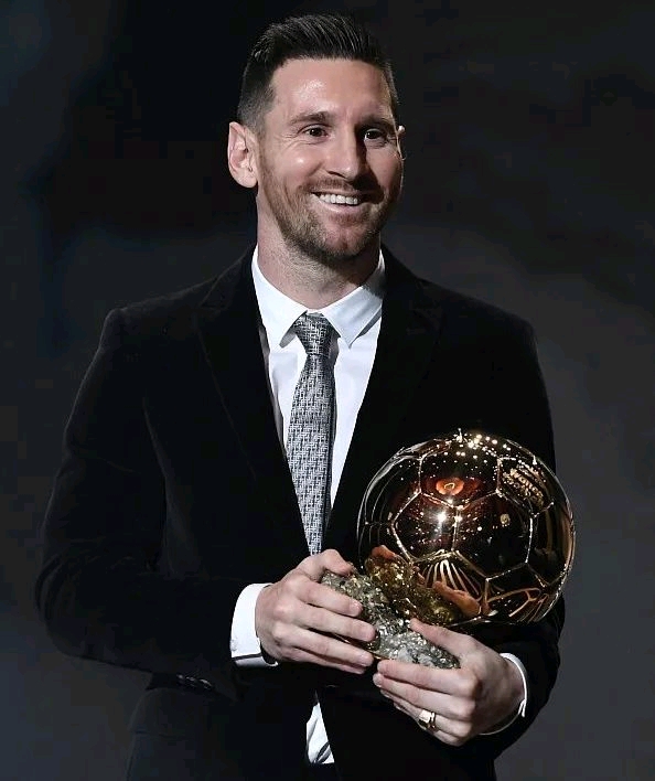 足球报：目前中国足协持证教练总数已突破11.4万（足球报称：中国足协持证教练人数已超过11.4万）