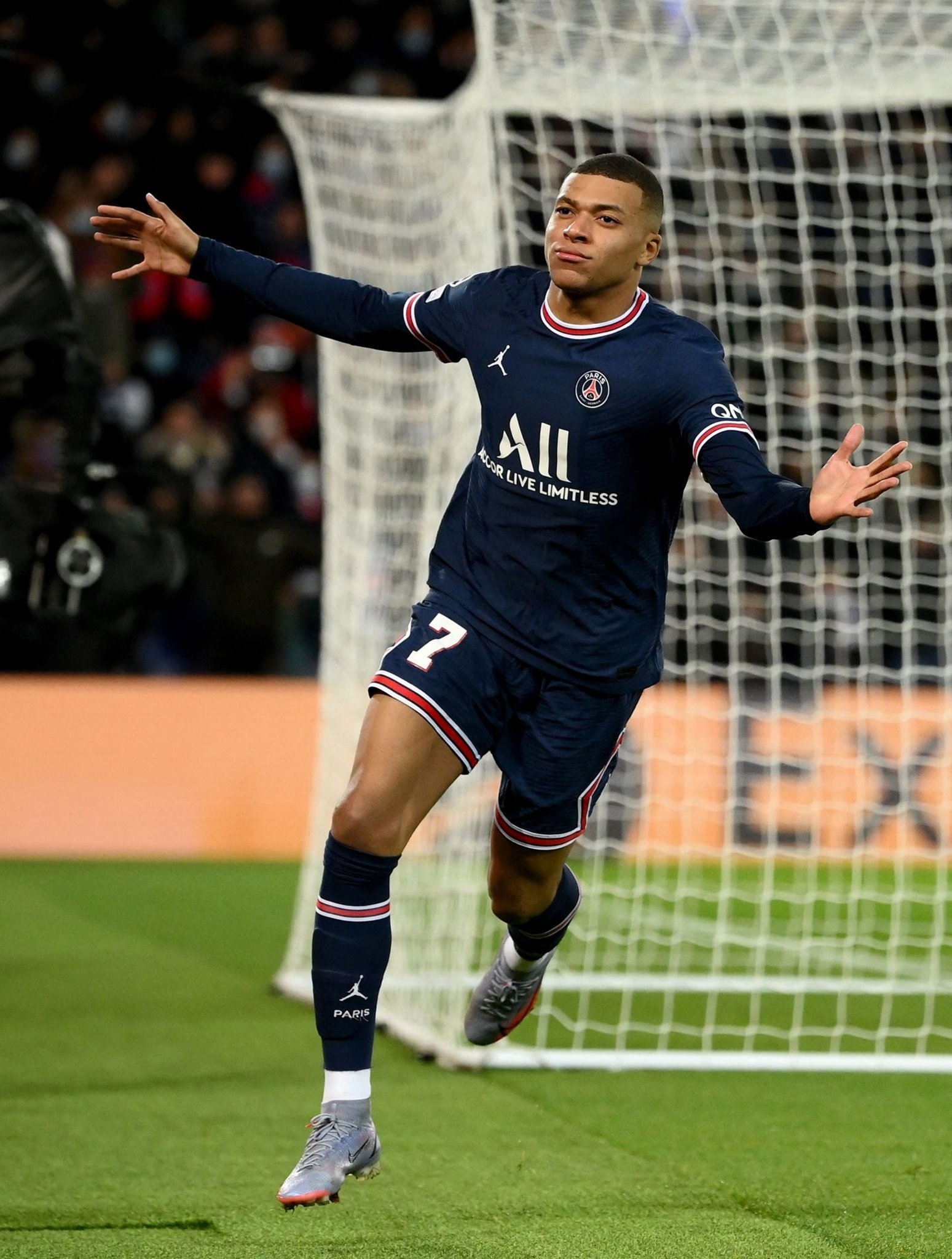 西媒：尤文、法兰克福以及斯图加特询价皇社中场苏契奇（西媒曝：尤文、法兰克福、斯图加特打听皇社中场苏契奇身价）