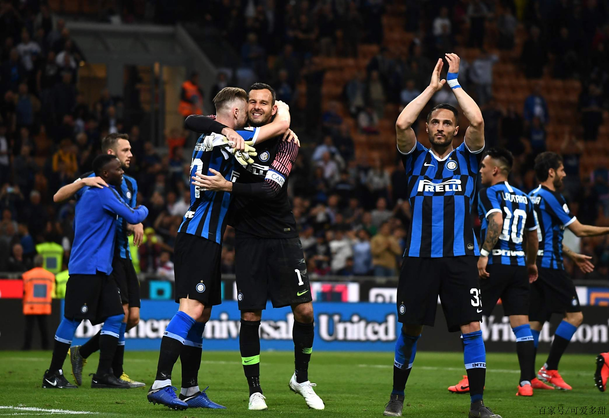 世体：塞尔塔女主席是拉什福德的球迷，并收藏该球员签名球衣（世体：塞尔塔女主席是拉什福德粉丝，珍藏其签名球衣）