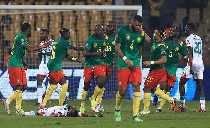 记者：里尔18岁中场布阿迪的团队否认球员与巴黎的转会传闻（记者：里尔18岁中场布阿迪团队驳斥与巴黎转会传闻）