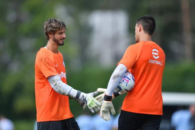 国安客战河内达万替补，据悉球员有小伤在身（国安客战河内，达万列替补，据称身有轻伤）