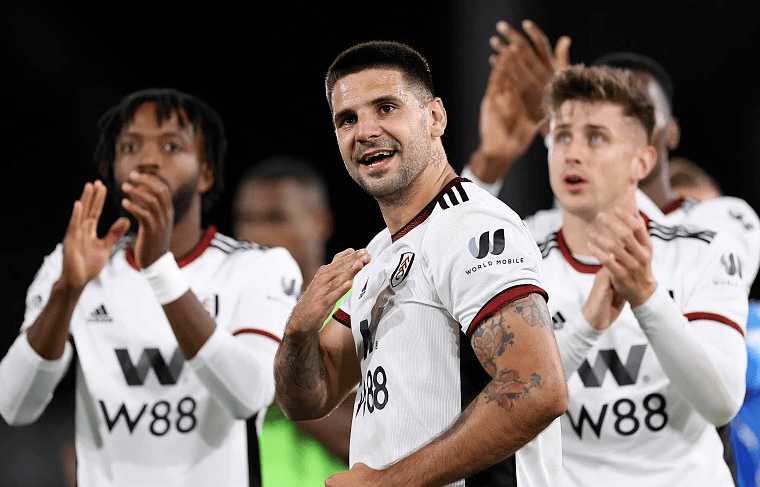 科比吊牌引热议，建议增设二维码防退货（科比吊牌惹争议，呼吁加印二维码防止退货）