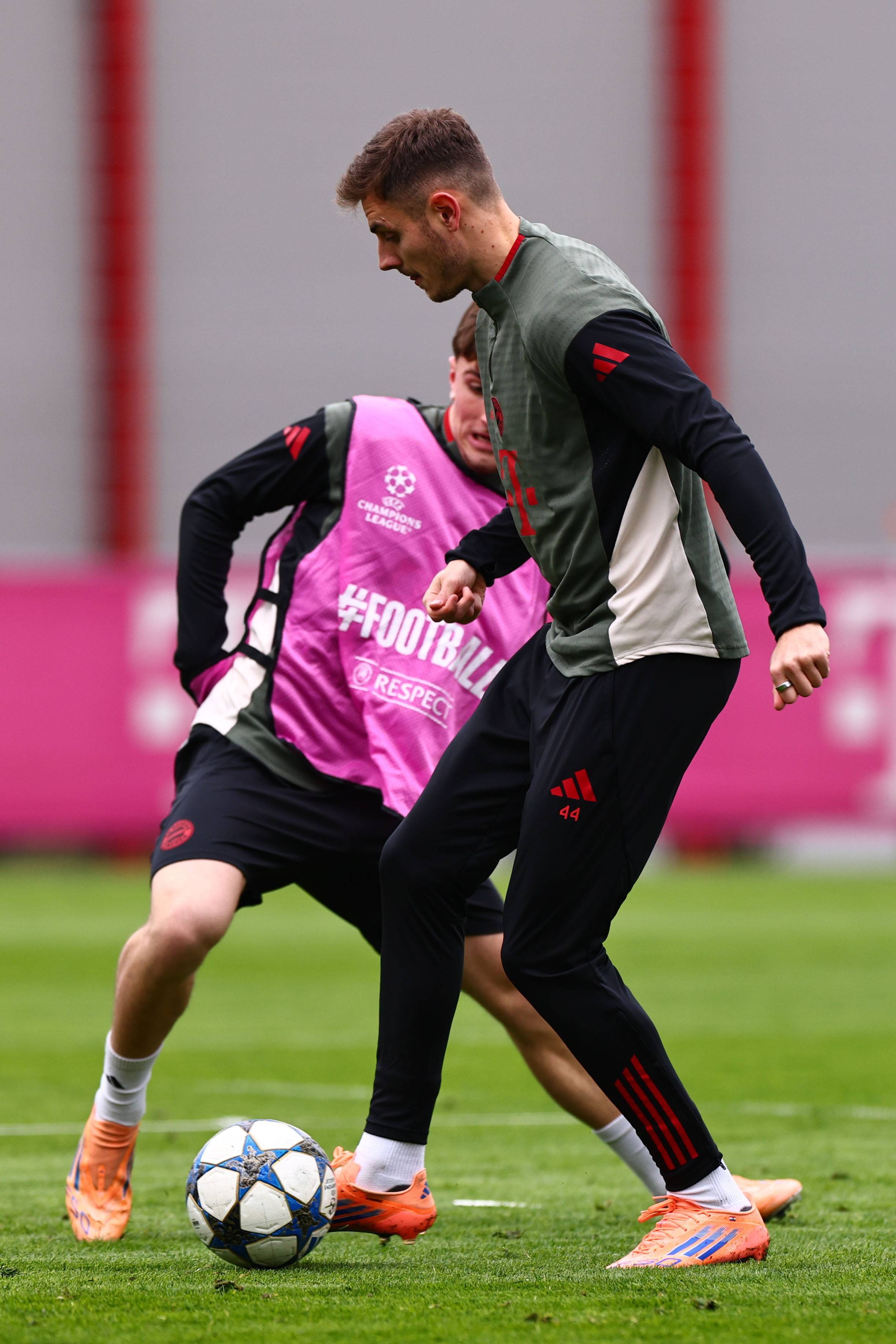 巴黎人报：热刺和曼联密切关注穆阿尼，巴黎高层已对尤文不满（巴黎人报：曼联与热刺紧盯穆阿尼，巴黎高层已对尤文表达不满）