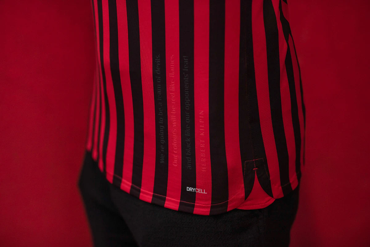 阿尔梅达谈德比失利：我很难过，球队总在关键比赛中失误（阿尔梅达评德比败局：心情沉重，关键战球队屡犯错）