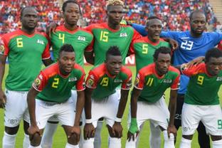 阿奇姆彭遭成都球迷种族歧视，队长王上源发文声援（阿奇姆彭遭遇成都球迷种族歧视，队长王上源发声力挺）