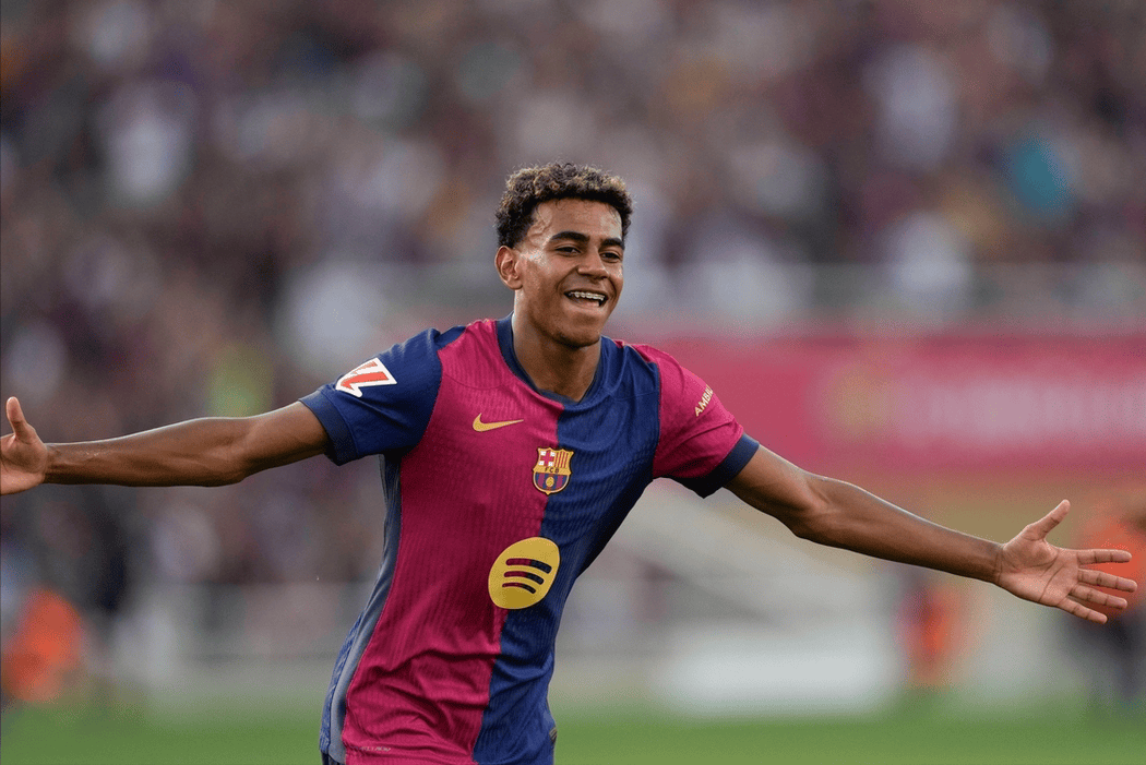 远在迈阿密心系罗马，托蒂和坎德拉用手机观看老东家焦点大战（托蒂与坎德拉身在迈阿密仍牵挂罗马，用手机观看老东家焦点之战）