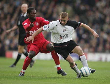 湖人浓眉哥篮下统治力助球队获胜（安东尼·戴维斯内线统治力助湖人取胜）