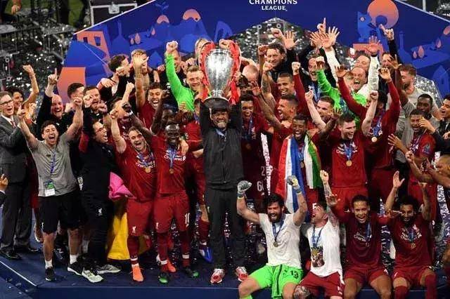 阿斯：德容已经退烧，参加了巴萨周四的训练课（阿斯报道：德容已退烧，周四随巴萨合练）